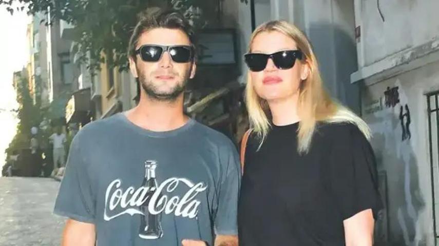 Derya Şensoy ve Yağız Can Konyalının tatilinde korkutan kaza Elindeki cam şişe bir anda patladı “Verilmiş sadakamız varmış”
