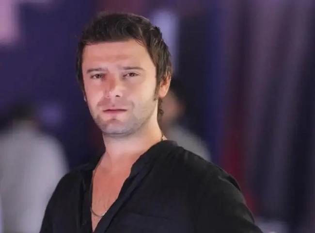 Derya Şensoy ve Yağız Can Konyalının tatilinde korkutan kaza Elindeki cam şişe bir anda patladı “Verilmiş sadakamız varmış”