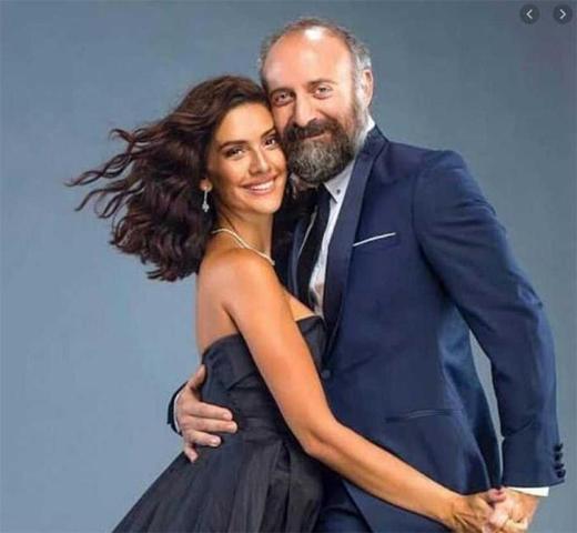 17 Yıllık Aşka Romantik Kutlama Halit Ergenç’ten Eşi Bergüzar Korele Kalpleri Isıtan Mesaj