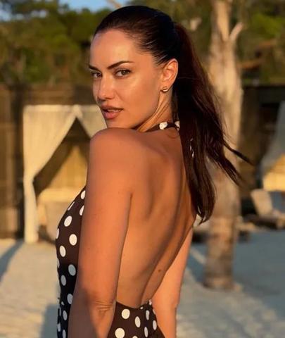 Fahriye Evcenden Tatil Pozları Peş Peşe Paylaştı... Yeni Sezon Öncesi Enerji Depoluyor