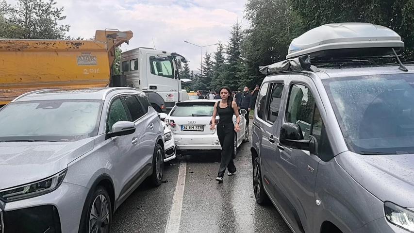 Erzurumda feci kaza 10 araç birbirine girdi