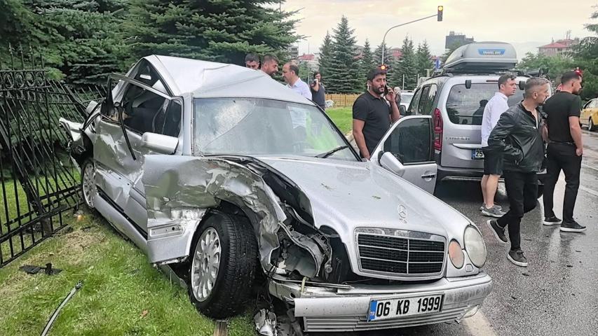 Erzurumda feci kaza 10 araç birbirine girdi