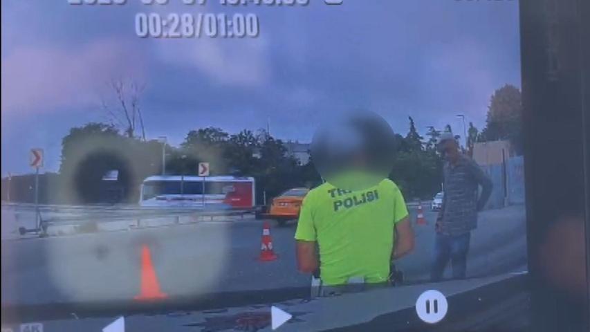 Polise bıçaklı saldırı Ayağından vurulup etkisiz hale getirildi