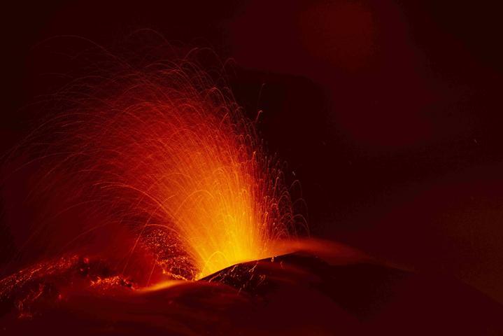 Etna faaliyete geçti, uçuşlar durdu