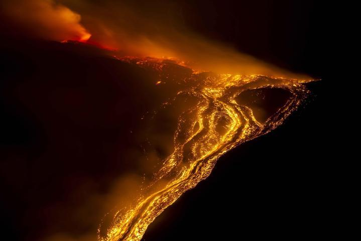 Etna faaliyete geçti, uçuşlar durdu