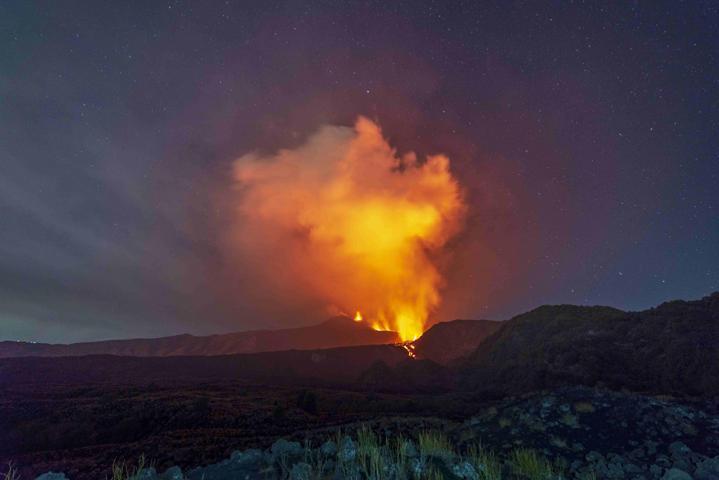 Etna faaliyete geçti, uçuşlar durdu