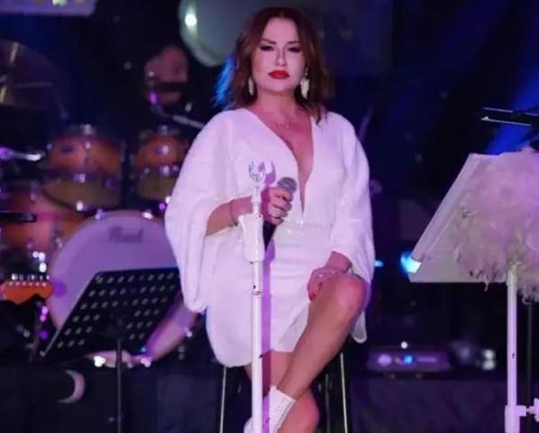 Deniz Seki Balkondan mı Düştü Ünlü Şarkıcının Sağlık Durumu Açıklandı