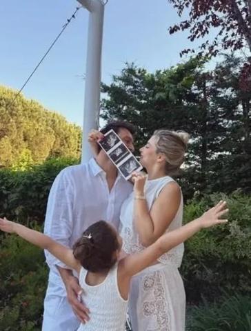 Gamze Erçel’den Cinsiyet Partisinden Yeni Kareler Hande Erçel de Pozlarda Yer Aldı