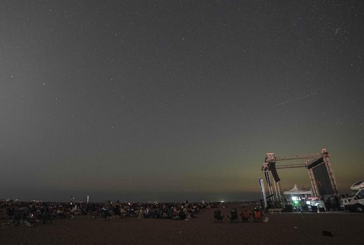 Gökyüzünde peş peşe 3 büyük hareketlilik: Gündüz geceye dönüşecek, meteor yağacak, 6 gezegenden ‘defile’ var