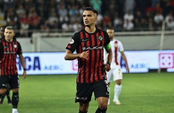 Çorum FK forması giyen Atakan Akkaynak korkuttu Eşi ve bebeği ile trafik kazası geçirdi