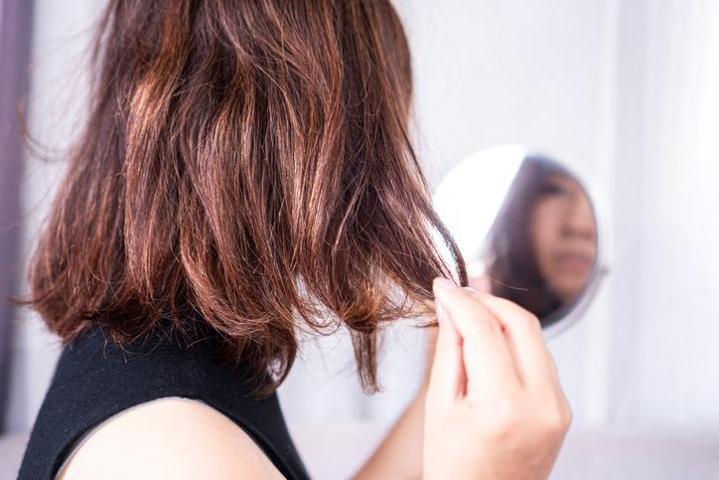 Saçların Hızla Uzamasına Yardımcı Olan 5 Besin Kökleri Güçlendiriyor Protein, Demir, Çinko, Biotin, B12…