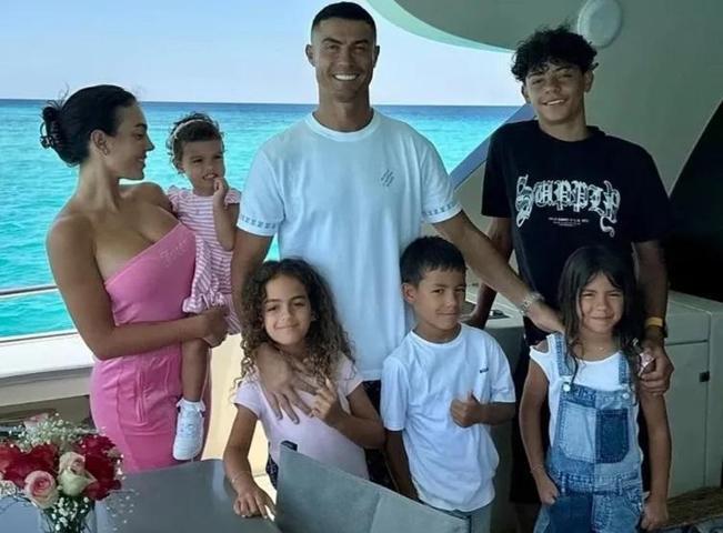 Cristiano Ronaldo ile Georgina Rodriguez evlendi 10 yıllık birliktelikte mutlu son