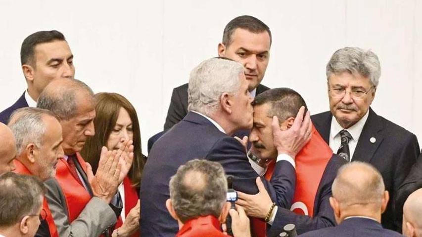 Partilerin oy dağılımı belli oldu 12 saat süren tarihi oturumdan detaylar: Zılgıt sesleri ve alkışlar