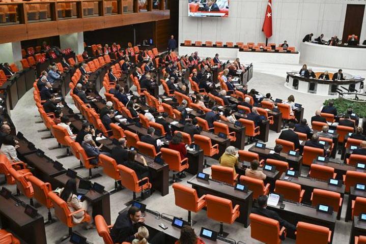 Partilerin oy dağılımı belli oldu 12 saat süren tarihi oturumdan detaylar: Zılgıt sesleri ve alkışlar