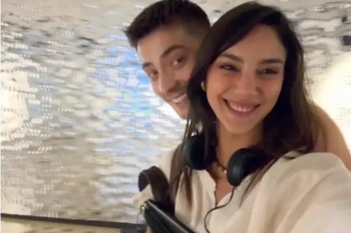 Atakan Özkaya ve Dilin Döğer Tatilde İspanya’dan Yeni Aşk Pozları Geldi