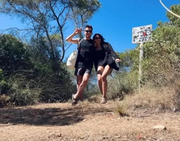 Atakan Özkaya ve Dilin Döğer Tatilde İspanya’dan Yeni Aşk Pozları Geldi