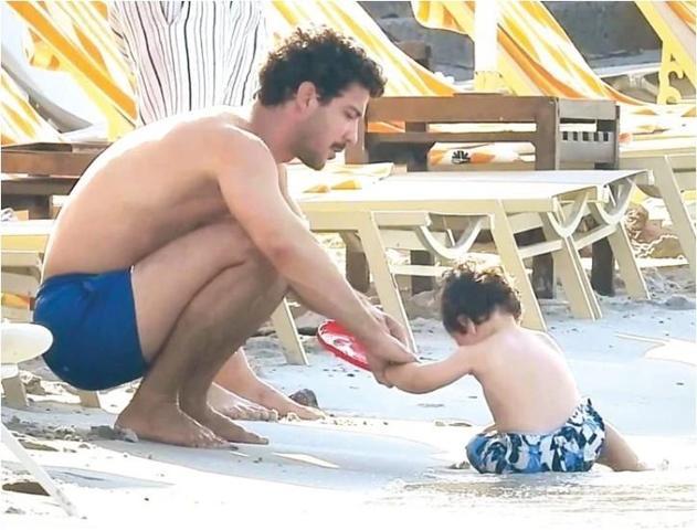 Kaan Yıldırım’dan Oğlu Fikret Hakan’la Deniz Keyfi Çeşme’de Baba-Oğul Günü