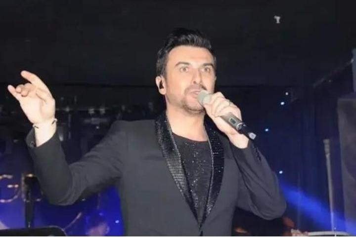 Gökhan Tepe’den 30. Yıl Konserinde Annesine Duygusal Sözler: “Sen Olmasan Bugünleri Göremezdim”