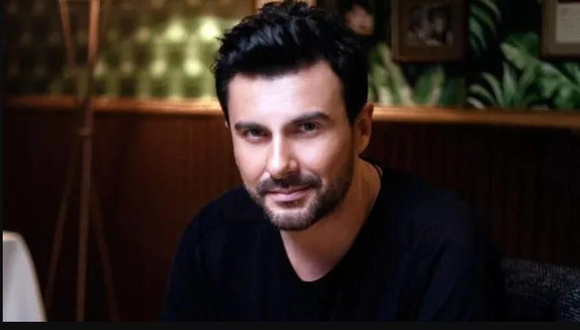 Gökhan Tepe’den 30. Yıl Konserinde Annesine Duygusal Sözler: “Sen Olmasan Bugünleri Göremezdim”