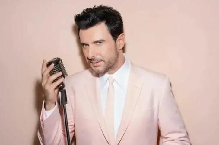 Gökhan Tepe’den 30. Yıl Konserinde Annesine Duygusal Sözler: “Sen Olmasan Bugünleri Göremezdim”