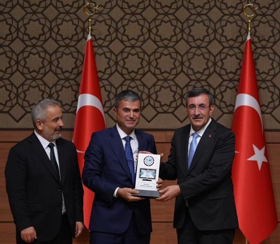 UZAK ŞEHİR’E ÖDÜL “YILIN DİZİSİ” UZAK ŞEHİR