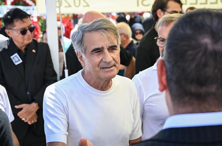 Teknik direktör Abdullah Avcının vefat eden annesin cenazesi defnedildi