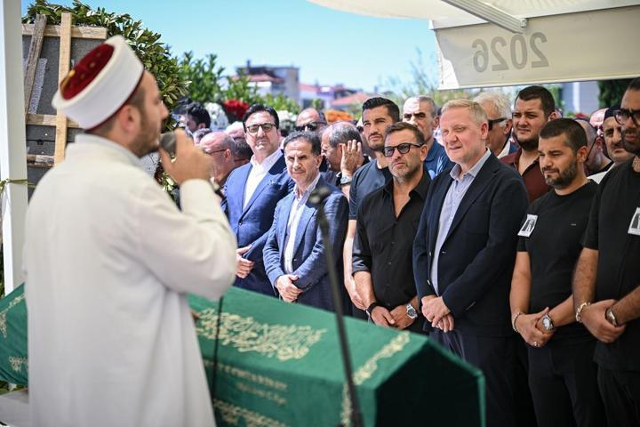 Teknik direktör Abdullah Avcının vefat eden annesin cenazesi defnedildi
