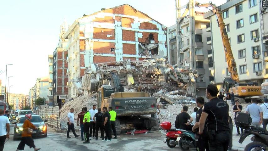 Yıkım sırasında faciadan dönüldü... Depremden beter sarsıldık
