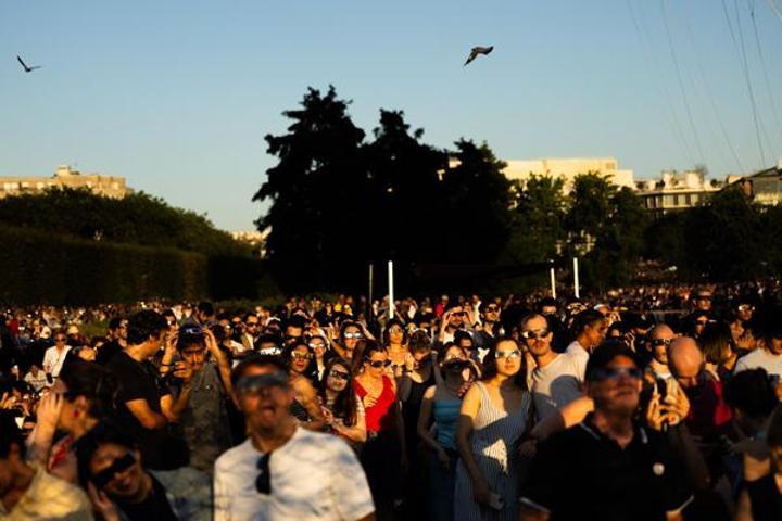 27 yıl sonra ilk tam Güneş tutulması Milyonlarca kişi izledi