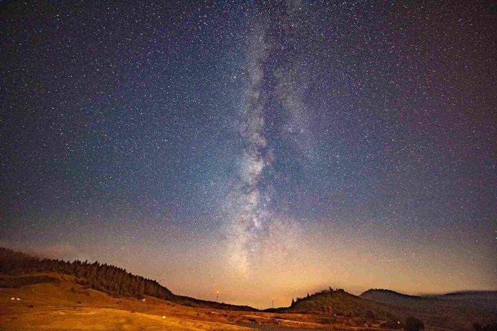 Perseid meteor yağmuru geceyi aydınlattı Yurdun dört bir yanından büyüleyici kareler…