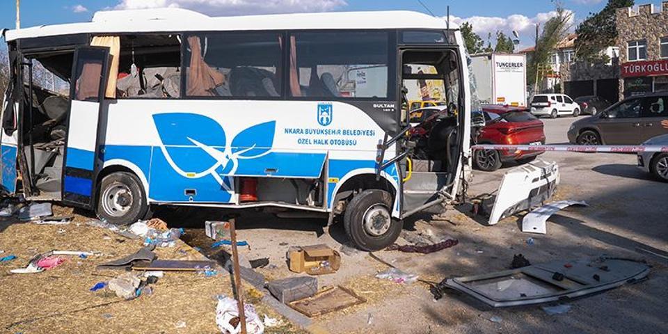 ANKARADA CAN PAZARI Halk otobüsü tıra çarptı: Ölü ve yaralılar var