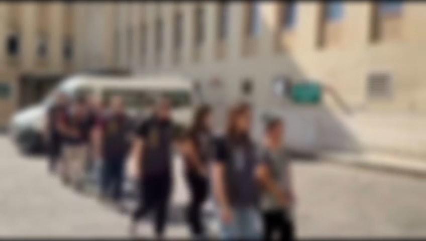 Rojin’in babasına silah fotoğraflı tehdit mesajı: Şikayetini çek, yoksa sen de kızının yanına gidersin
