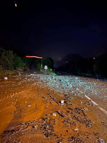 Giresunda şiddetli yağış Dereler taştı, yollar kapandı