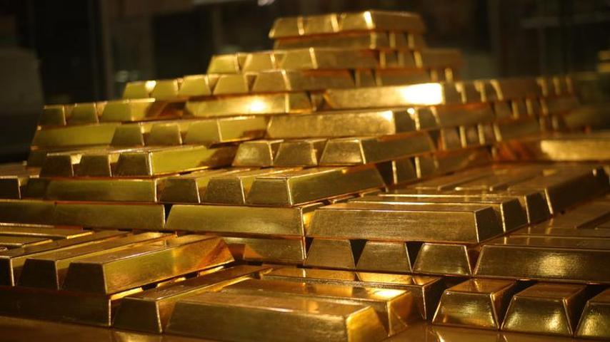 Altın iki ayın zirvesinden döndü: Gözler 4.400 dolarda