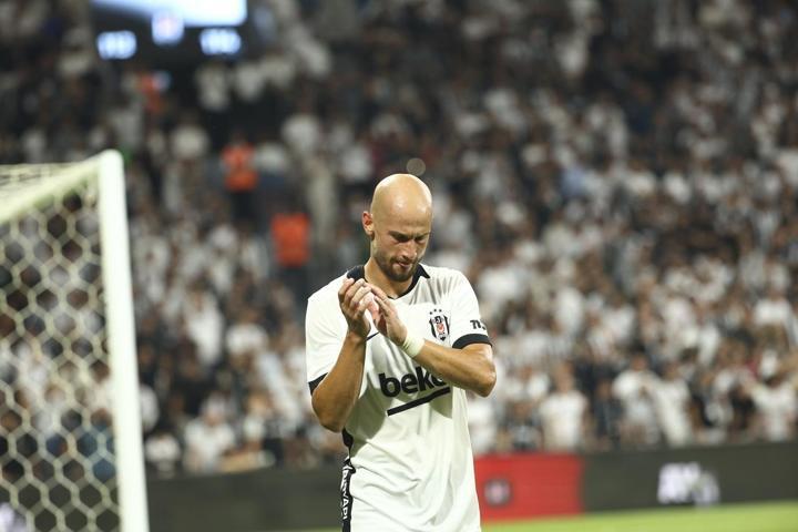 Cerny’den anlamlı gol sevinci: Kulaklarını kapattı, bileklerindeki isimler dikkat çekti
