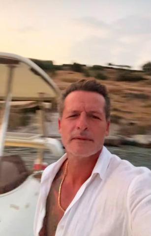 Uzak Şehirin Doktor Yalçını Nihat Altınkayanın tekne tatili Bodrumda güneş ve denizin keyfini çıkardı