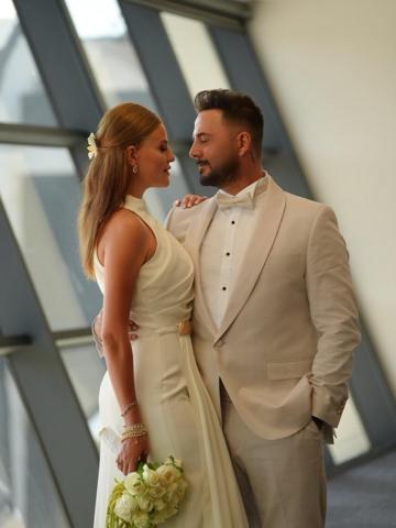 GÖKHAN ÖZEN EVLENDİ Naz Canbaz sade gelinliği ve güzelliği ile göz kamaştırdı
