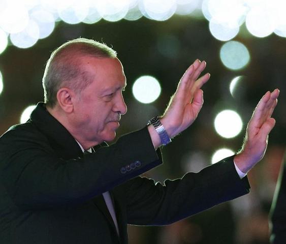 AK PARTİ’YE KATILAN MİLLETVEKİLLERİ VE BELEDİYE BAŞKANLARI KİMLER 25. Yıl Programında Partiye Katılan İsimler…