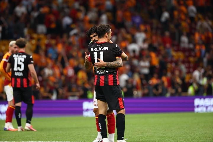 Bu yangını Osimhen söndüremez | Spor yazarları, Galatasarayın puan kaybını değerlendirdi