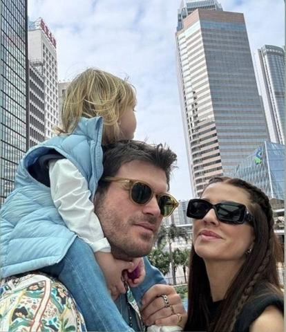 Aşk-ı Memnunun Behlülü Kıvanç Tatlıtuğun eşi Başak Dizer ile oğlu Kurt Efe’ye bakın Yorumlar peş peşe geldi: JUNIOR KIVANÇ