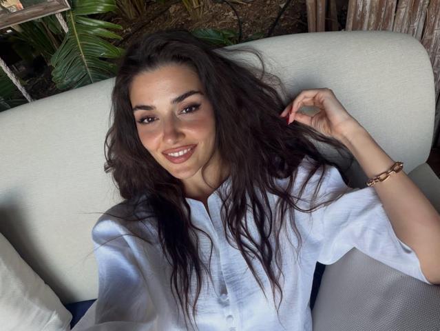 Hande Erçelden olay tatil pozları DÜNYA GÜZELİ