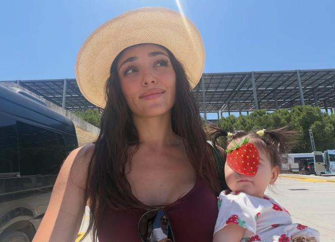 Hande Erçelden olay tatil pozları DÜNYA GÜZELİ