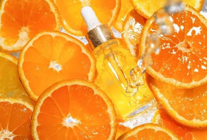 KANSER ARAŞTIRMASI C Vitamini Ezber Bozdu: 50 Yıl Sonra Yeniden Gündemde Koruyucu Olarak Biliniyordu: Yüksek Dozda Bambaşka Davranıyor