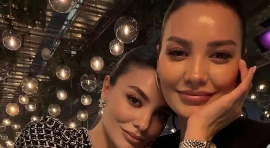 Gören Bir Daha Baktı Hazal Filiz Küçükköse İkiz Kardeşiyle Boğaz Turuna Çıktı