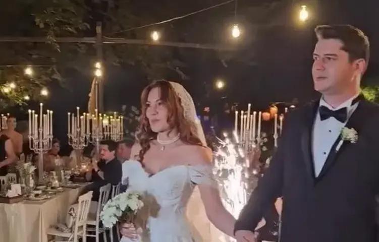 Ümit Besenin Kızı Ezgi Besen Evlendi İşte Nikah Töreninden Kareler
