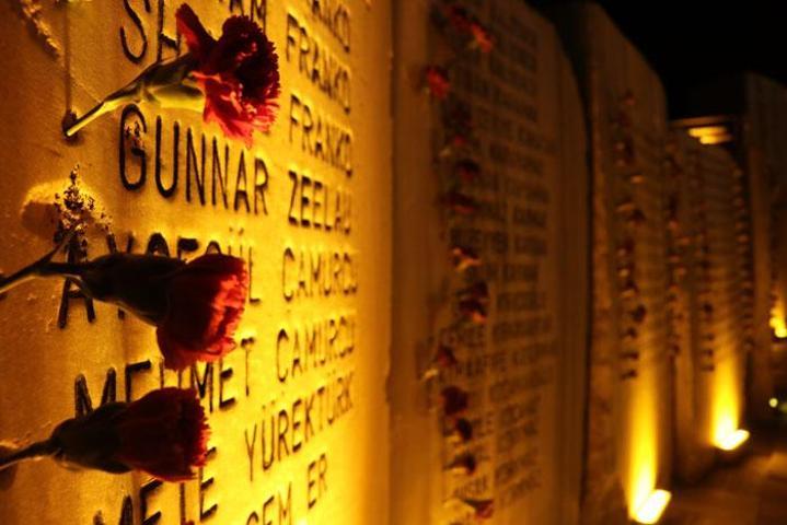 27 yıldır dinmeyen acı: 17 Ağustos 1999 Hayatını kaybedenler saat 03.02de anıldı