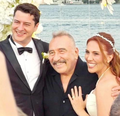 Ümit Besen Uçağı Kaçırdı, Kızının Nikahına Yetişemedi
