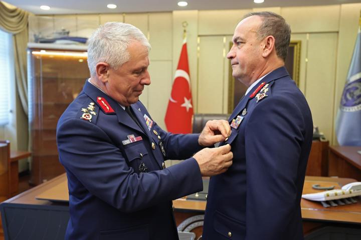 Hava Kuvvetleri Komutanlığında devir teslim
