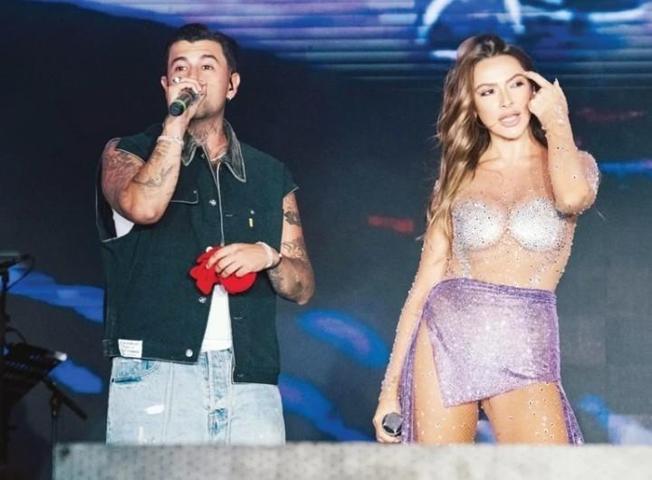 Hadise’den İstanbul Festivali’nde Latin şov Final gecesine damga vurdu