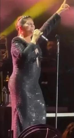 Sibel Can’ın son hali sanal medyayı ikiye böldü Sahne görüntüsü gündem oldu